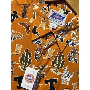 Reyn Spooner Texas Longhorns All Over Print Mens Button Up Shirt Size Medium New